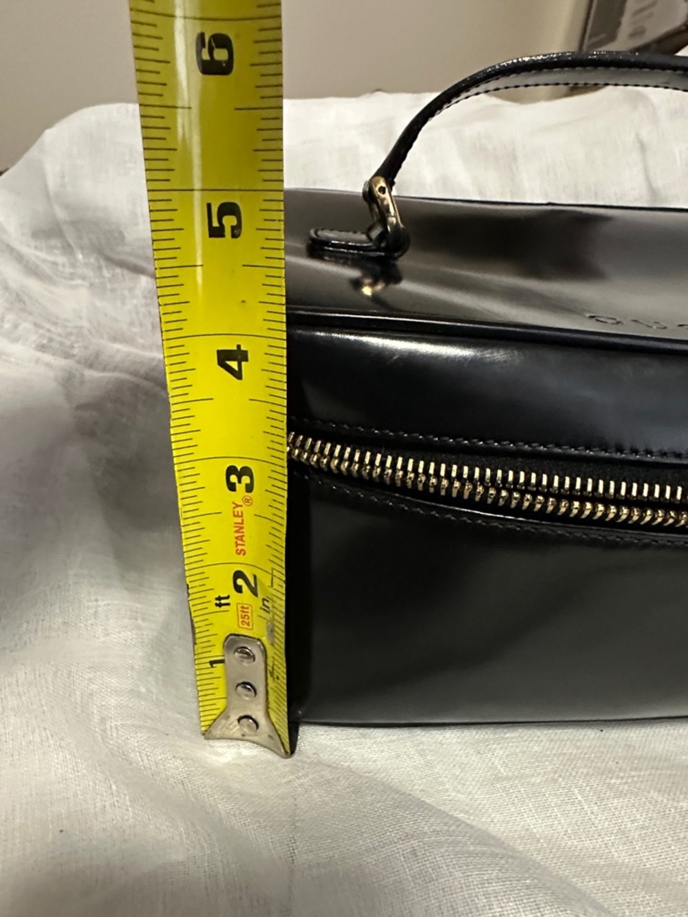 Authentic Gucci Black Patent Leather Vanity Case with Bamboo Zipper Pulls - Picture 14 of 15